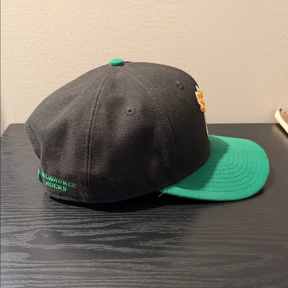 Vintage Milwaukee Bucks New Era 9Fifty SnapBack - Picture 4 of 9